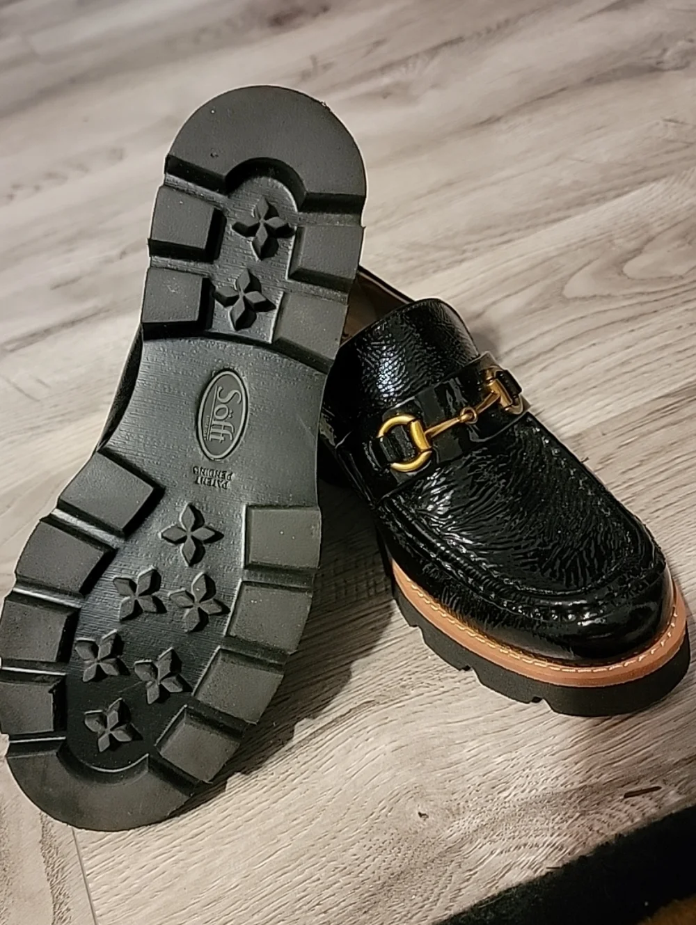 Sofft glossy black